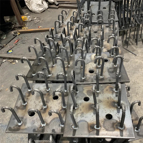 图纸中如何确定庆阳预埋件的位置？